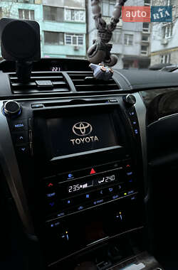 Седан Toyota Camry 2013 в Дніпрі