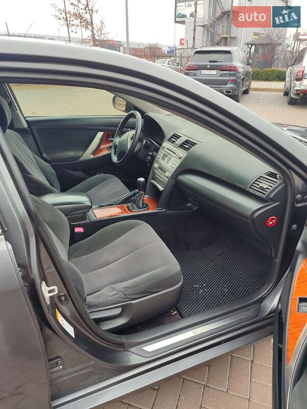 Седан Toyota Camry 2011 в Києві