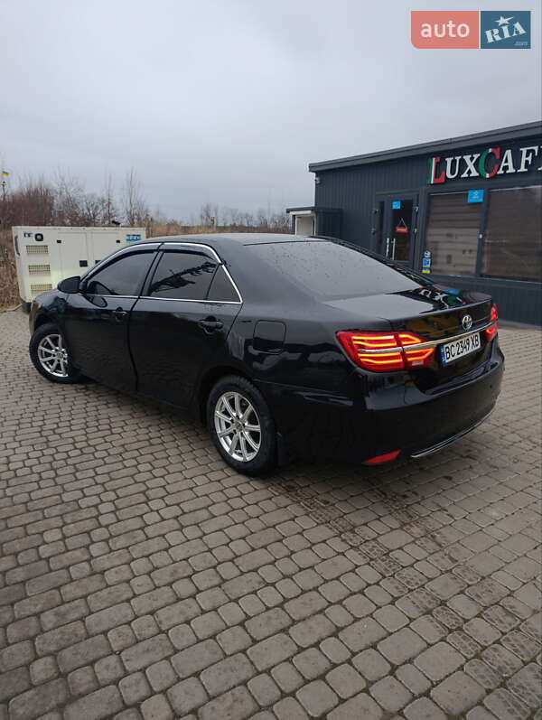 Седан Toyota Camry 2015 в Львове