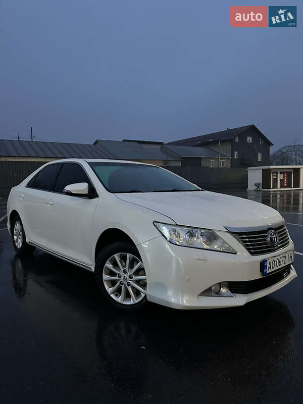 Седан Toyota Camry 2011 в Киеве