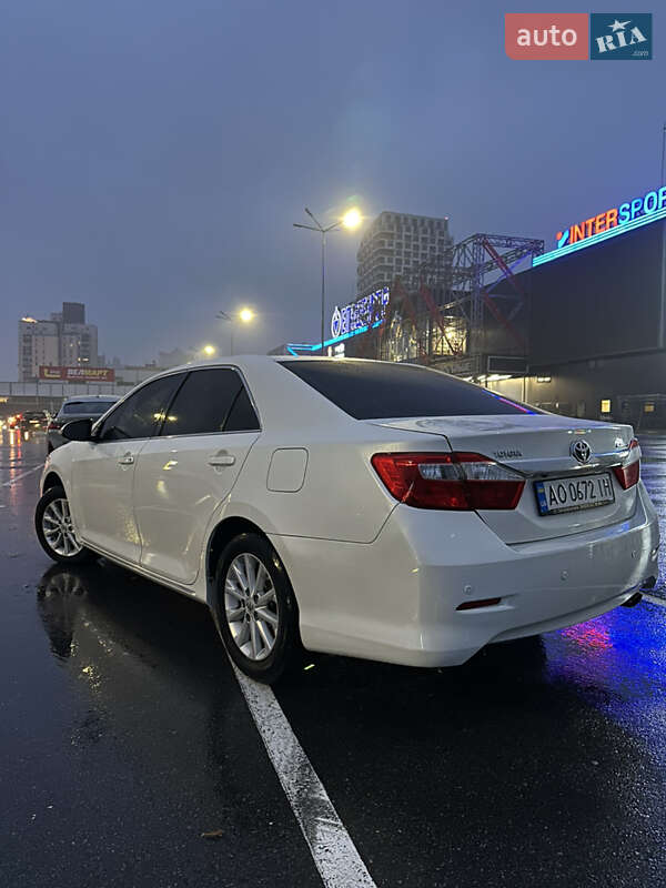 Седан Toyota Camry 2011 в Киеве
