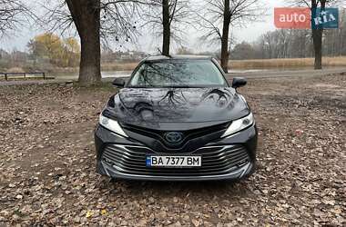 Седан Toyota Camry 2019 в Киеве