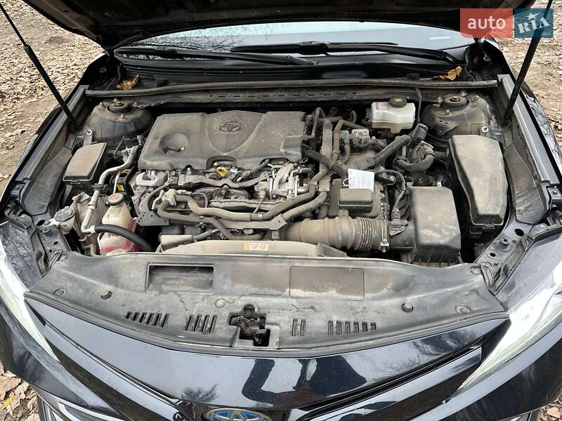 Седан Toyota Camry 2019 в Киеве