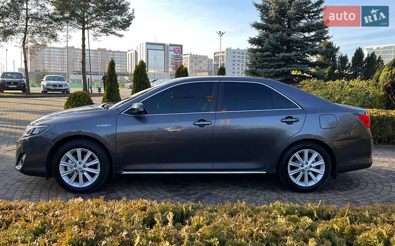 Седан Toyota Camry 2013 в Львові