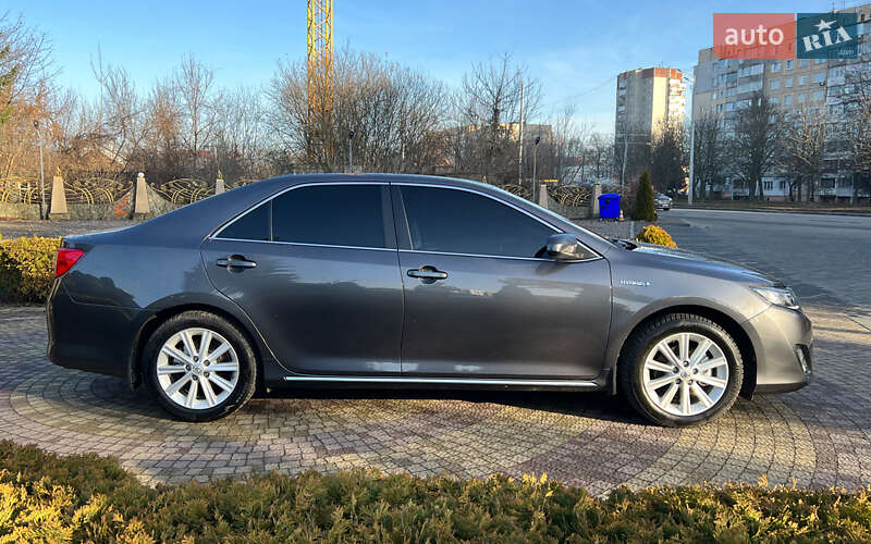 Седан Toyota Camry 2013 в Львові