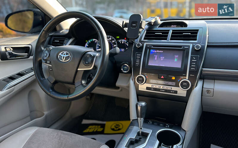 Седан Toyota Camry 2013 в Львові