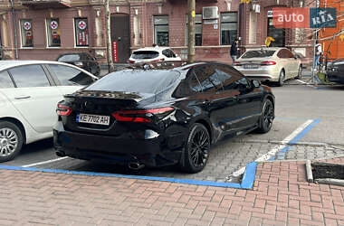 Седан Toyota Camry 2019 в Днепре