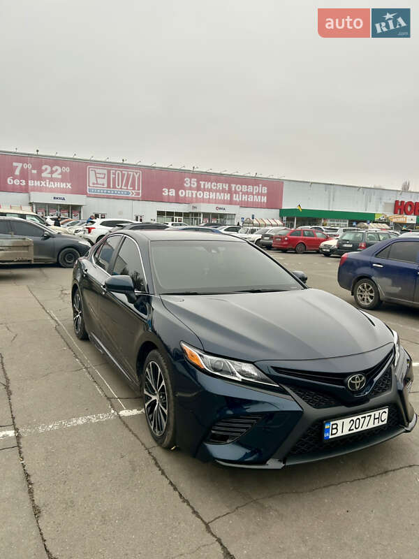 Седан Toyota Camry 2018 в Кременчуге