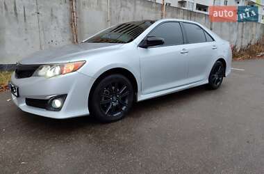 Седан Toyota Camry 2014 в Киеве