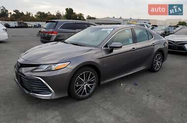 Седан Toyota Camry 2023 в Києві