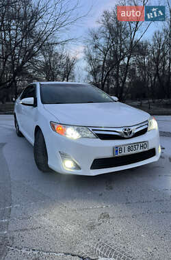 Седан Toyota Camry 2013 в Сумах