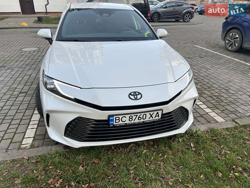Седан Toyota Camry 2024 в Ивано-Франковске