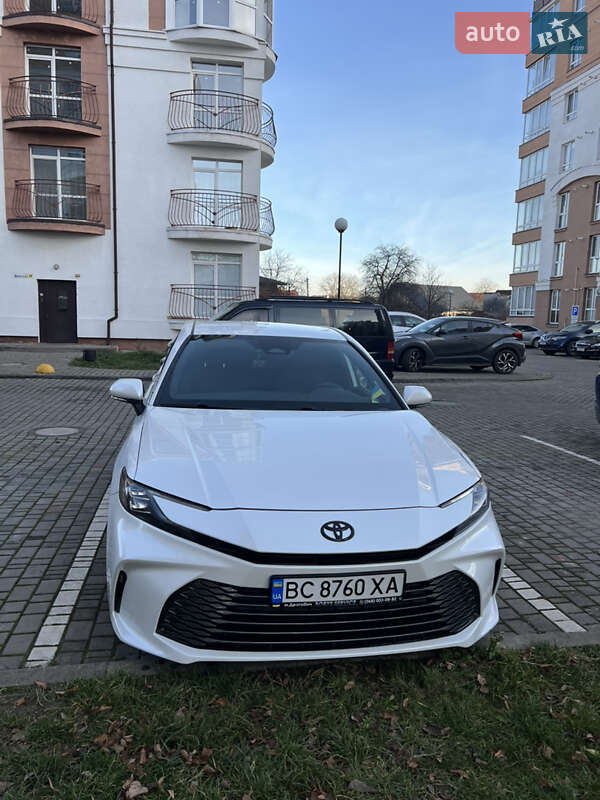 Седан Toyota Camry 2024 в Ивано-Франковске