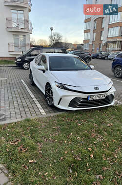 Седан Toyota Camry 2024 в Ивано-Франковске