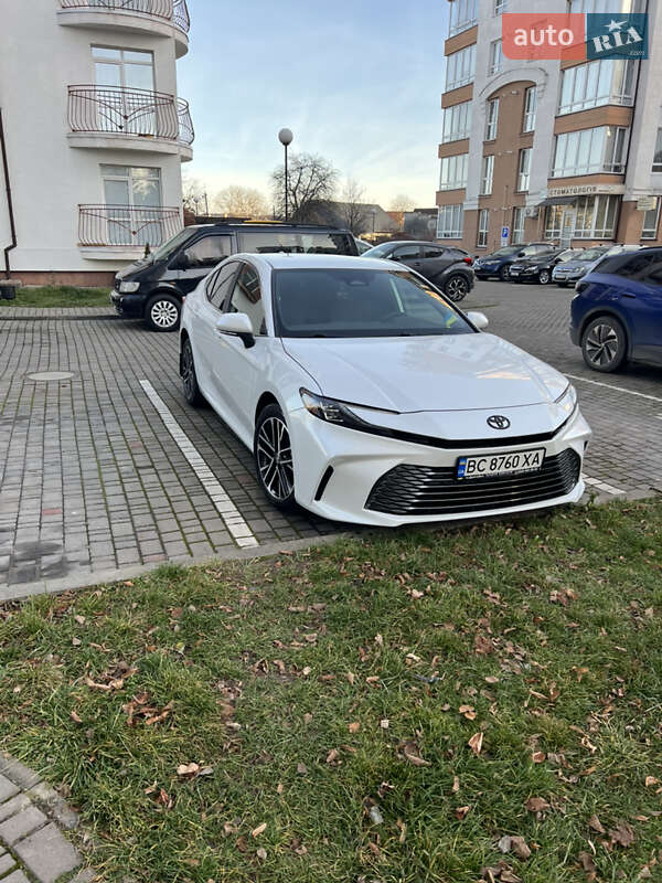 Седан Toyota Camry 2024 в Ивано-Франковске
