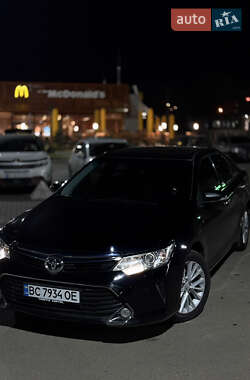 Седан Toyota Camry 2015 в Львове