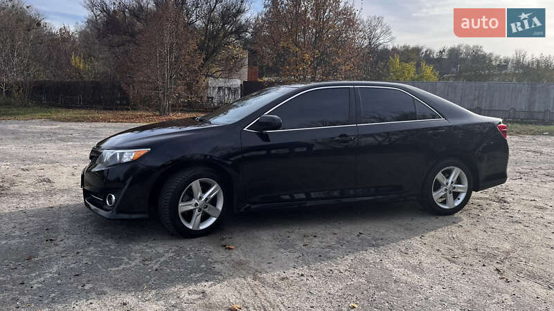 Седан Toyota Camry 2014 в Києві
