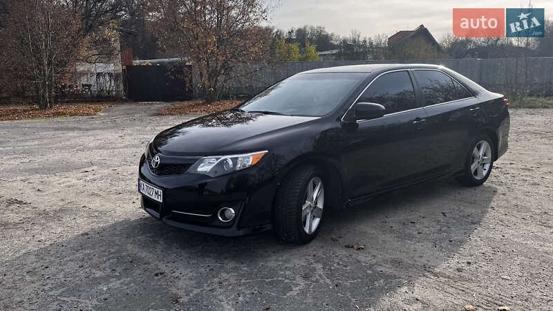 Седан Toyota Camry 2014 в Києві