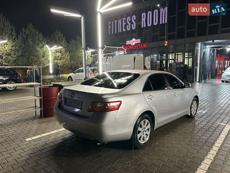 Седан Toyota Camry 2008 в Рівному