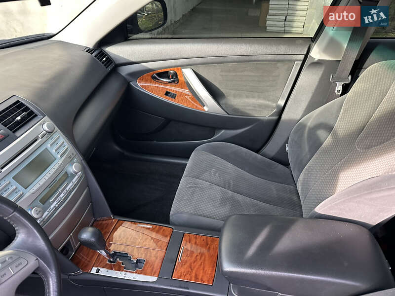 Седан Toyota Camry 2008 в Рівному