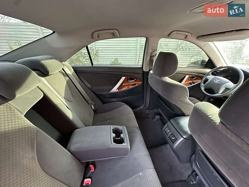 Седан Toyota Camry 2008 в Рівному