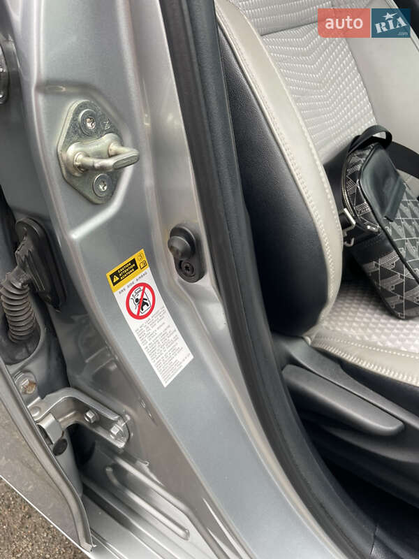 Седан Toyota Camry 2015 в Києві