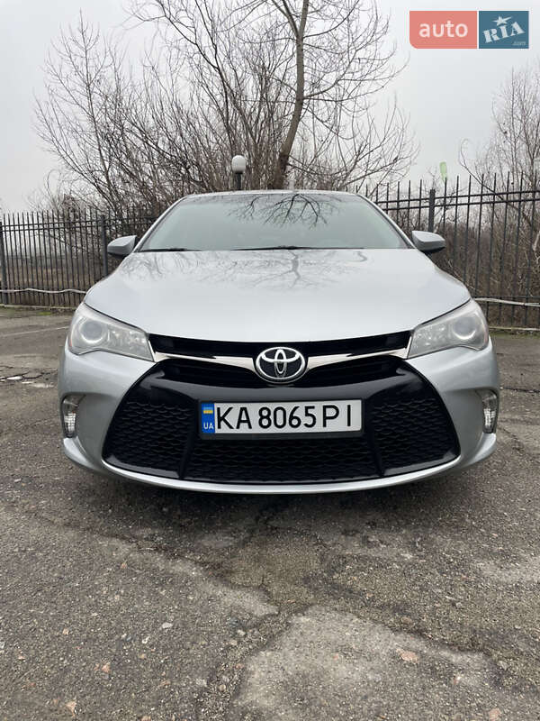 Седан Toyota Camry 2015 в Києві