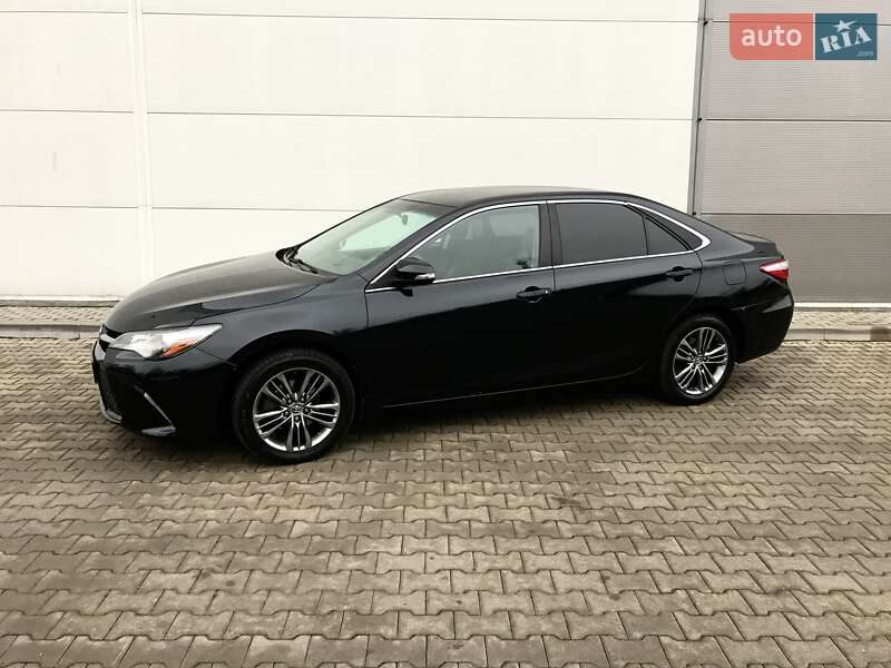 Седан Toyota Camry 2015 в Києві