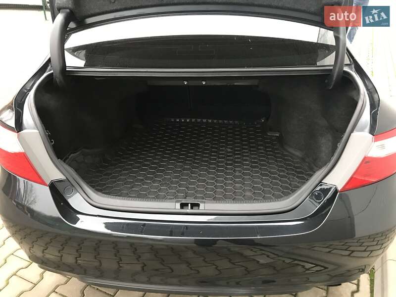 Седан Toyota Camry 2015 в Києві