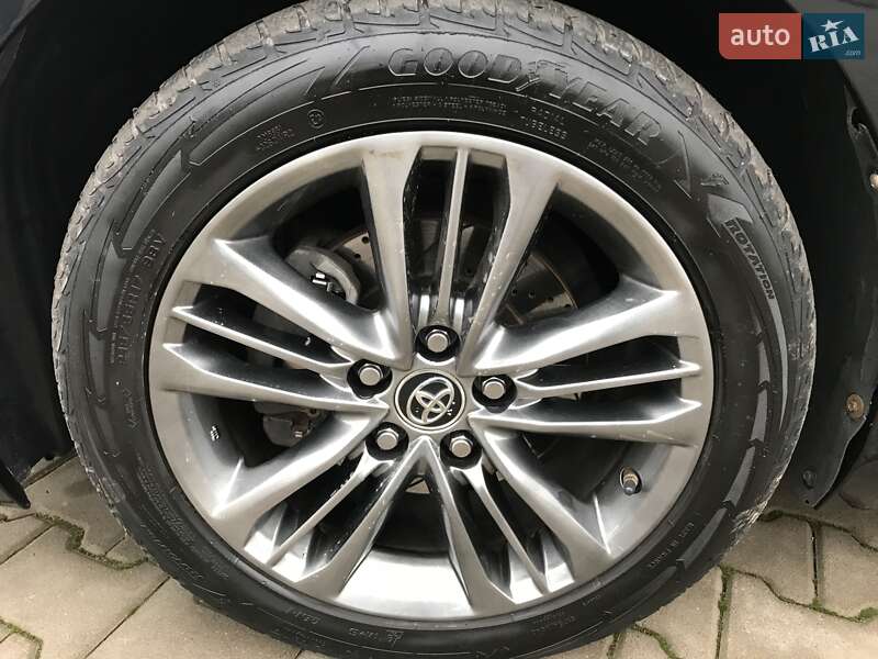 Седан Toyota Camry 2015 в Києві