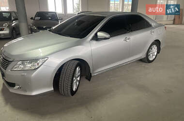 Седан Toyota Camry 2013 в Миргороде