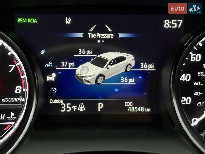 Седан Toyota Camry 2023 в Киеве