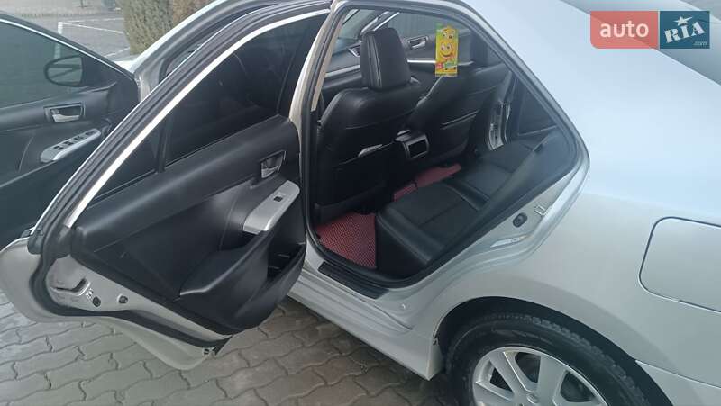 Седан Toyota Camry 2014 в Чернівцях