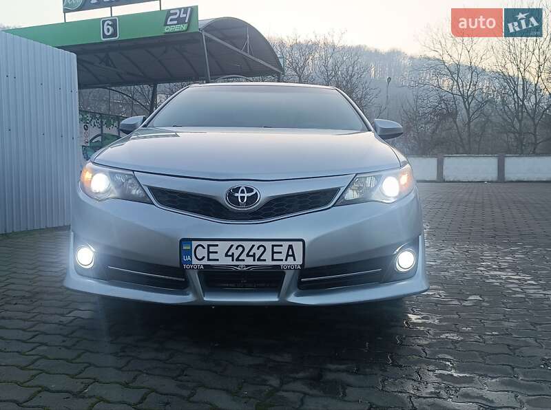 Седан Toyota Camry 2014 в Чернівцях