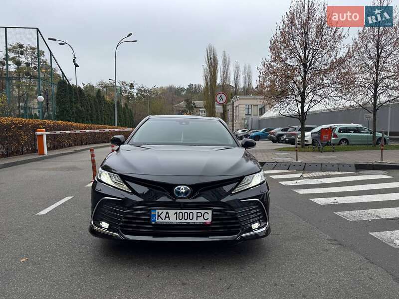 Седан Toyota Camry 2023 в Києві