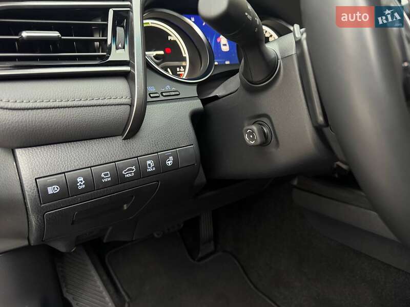 Седан Toyota Camry 2023 в Києві