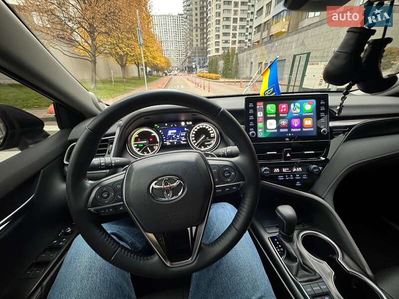 Седан Toyota Camry 2023 в Києві