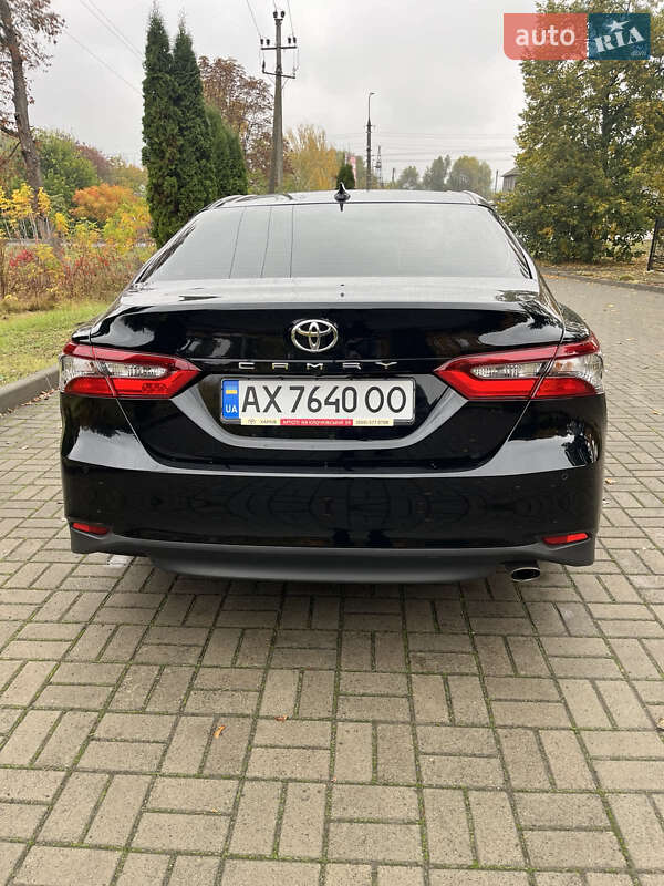 Седан Toyota Camry 2022 в Киеве
