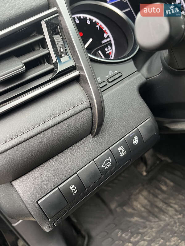 Седан Toyota Camry 2022 в Киеве