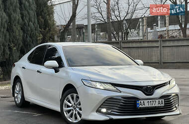 Седан Toyota Camry 2018 в Києві