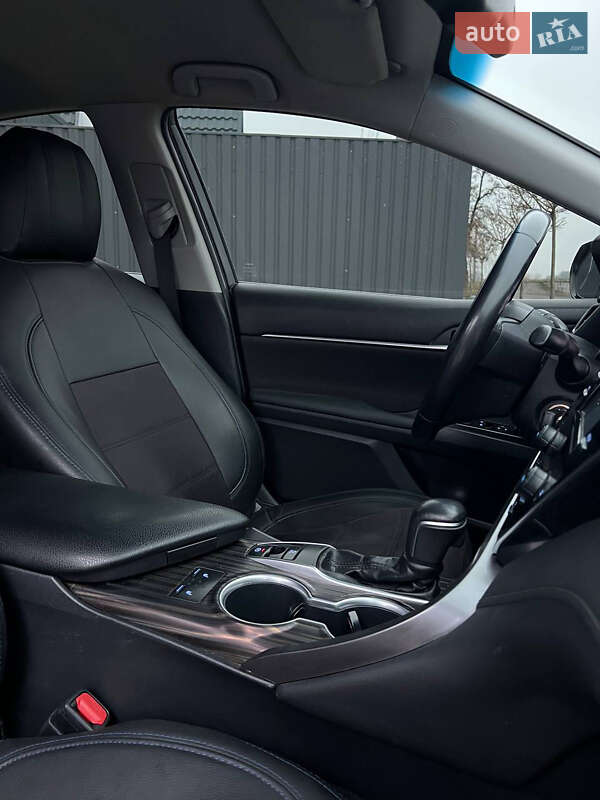 Седан Toyota Camry 2018 в Павлограде