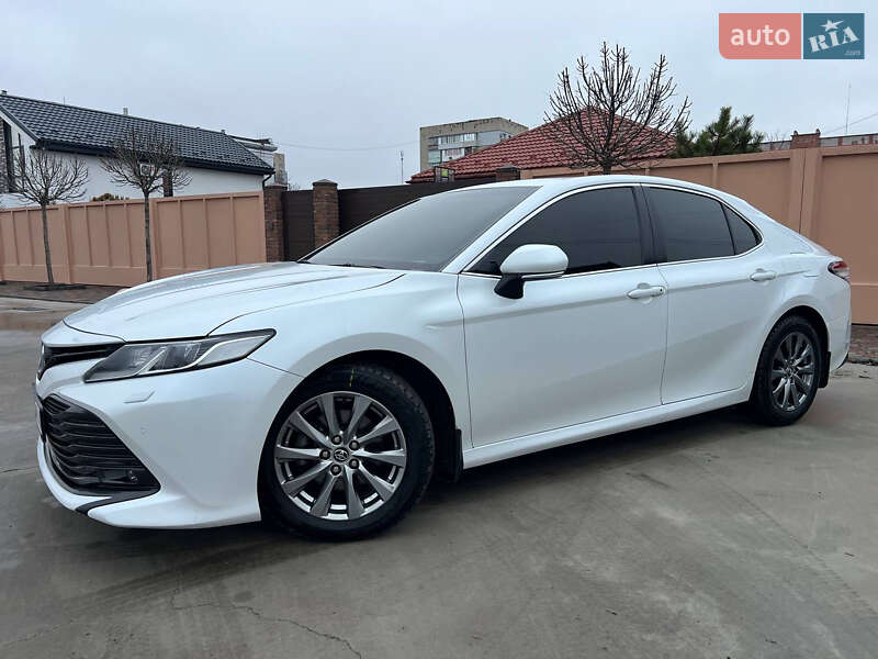 Седан Toyota Camry 2018 в Павлограде