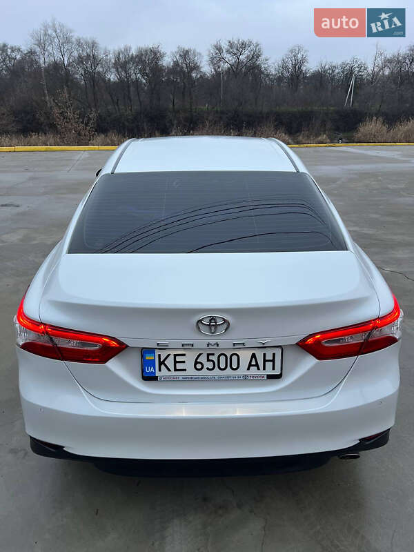 Седан Toyota Camry 2018 в Павлограде