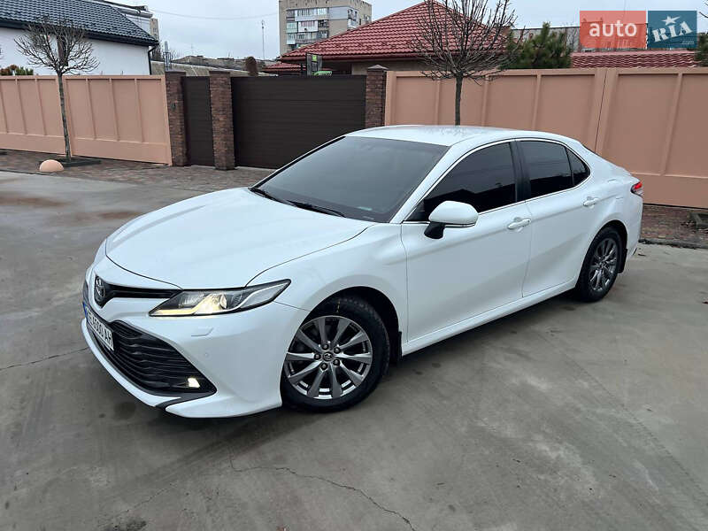 Седан Toyota Camry 2018 в Павлограде