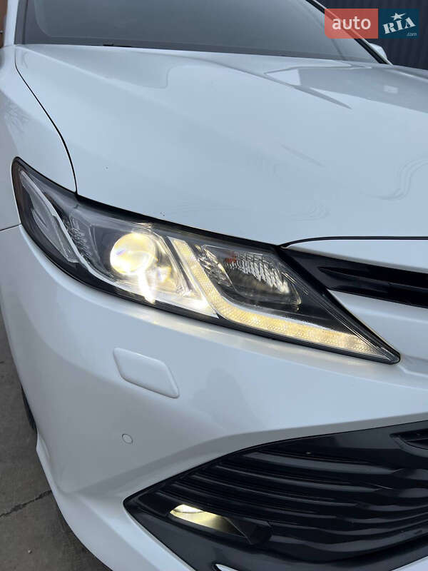 Седан Toyota Camry 2018 в Павлограде