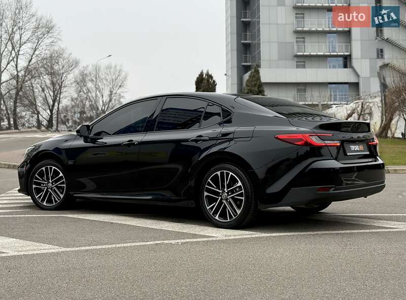 Седан Toyota Camry 2024 в Києві