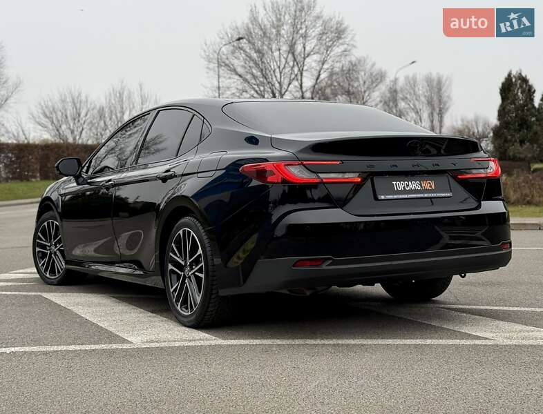 Седан Toyota Camry 2024 в Києві