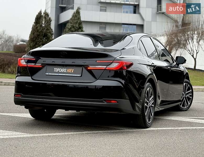 Седан Toyota Camry 2024 в Києві