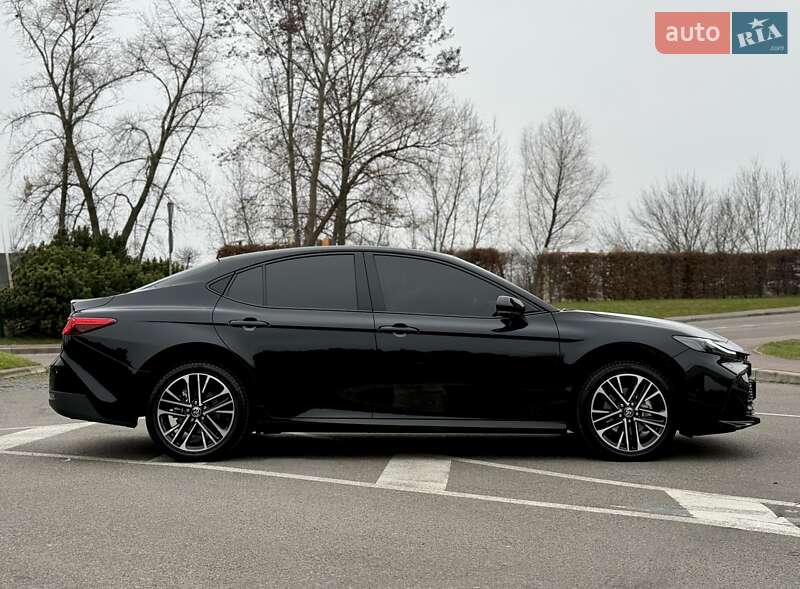 Седан Toyota Camry 2024 в Києві