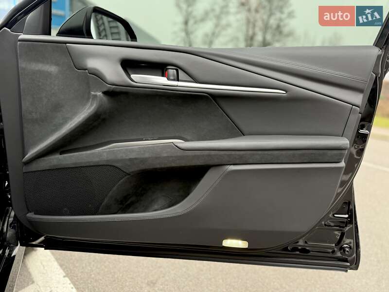 Седан Toyota Camry 2024 в Києві